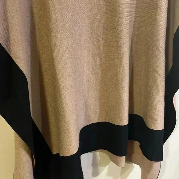[O/S] Hugo  Boss LISANDRA VIRGIN WOOL PONCHO SWEATER IN CAMEL - Picture 6 of 9